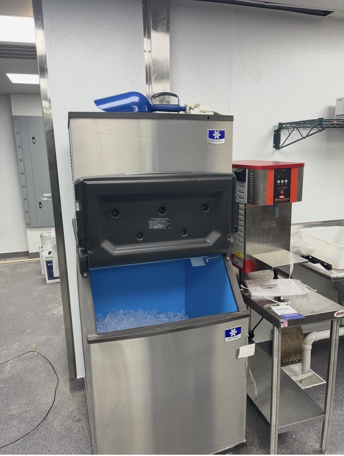 Commercial ice machine installation and service